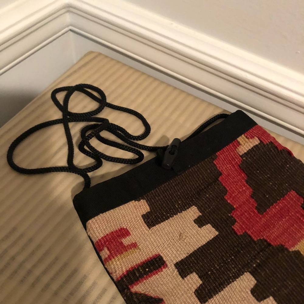 Nola Vintage Crossbody Purse - Picture 4 of 8